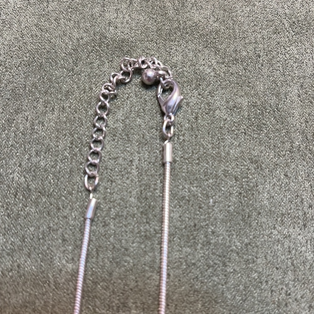 ✨ 3/$15 ✨ Silver Toned Fashion Necklace - Picture 3 of 5